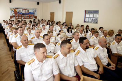 Сотрудники СУ СК Волгоградской области в зале заседаний СК на торжественном собрании, посвященном 